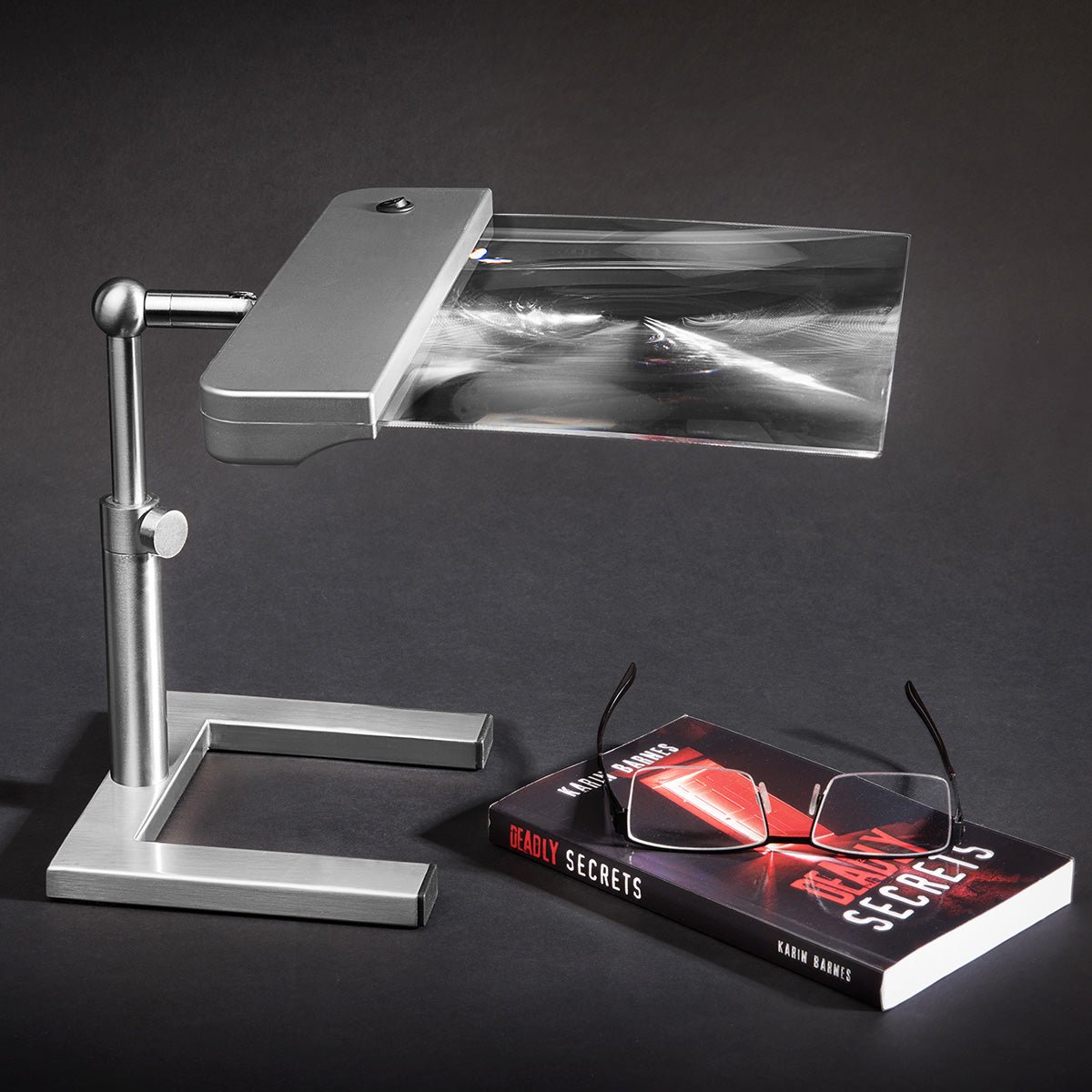 202010-z1.jpg Full-Page Cordless Desk Magnifier - Image 1